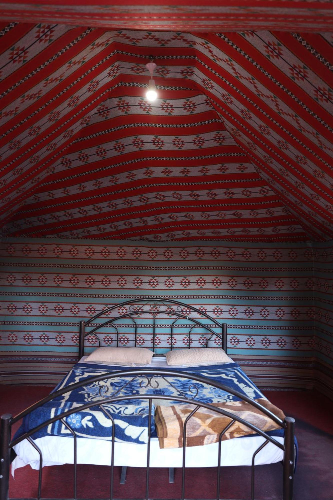 Wadi Rum Fire Camp Bilik gambar